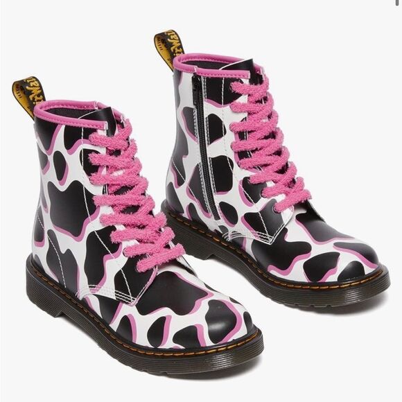 New DR. MARTENS KIDS' 1460 COMBAT BOOT IN WHITE COW PRINT size 5 - Picture 1 of 6